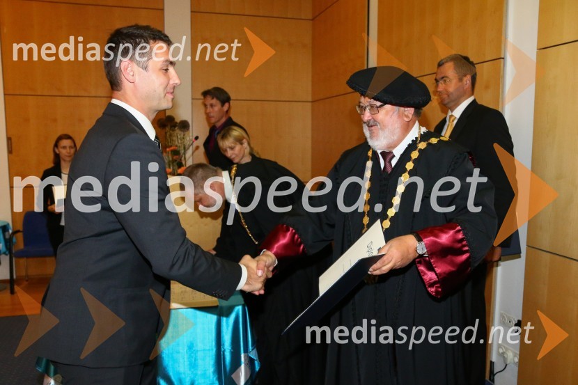 dr. Emanuel Banutai, Fakulteta za organizacijske vede, Univerza v Mariboru; prof. dr. Igor Tičar, rektor, Univerza v MariboruPromocija doktorjev znanosti na UM, junij 2017