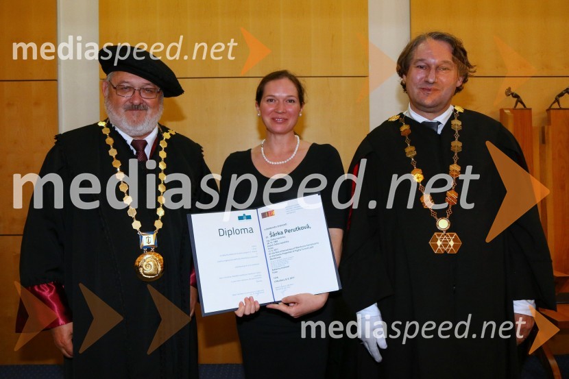 prof. dr. Igor Tičar, rektor, Univerza v Mariboru; dr. Šárka  Perutková, Fakulteta za naravoslovje in matematiko, Univerza v Mariboru; doc. dr.  Mitja Slavinec, dekan, Fakulteta za naravoslovje in matematiko, Univerza v MariboruPromocija doktorjev znanosti na UM, junij 2017