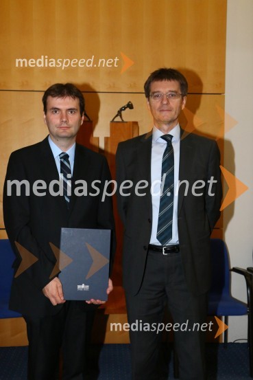 dr. Gregor Donaj, Fakulteta za elektrotehniko, računalništvo in informatiko, Univerza v Mariboru; prof. dr. Zdravko Kačič, prorektor za finančne zadeve Univerze v MariboruPromocija doktorjev znanosti na UM, junij 2017