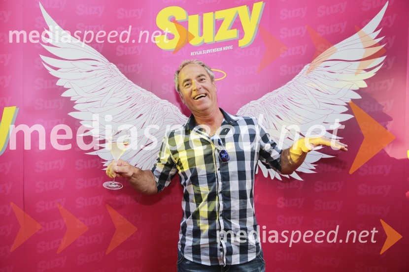  VIli Resnik, pevecVIP druženje pod zvezdami  z revijo Suzy