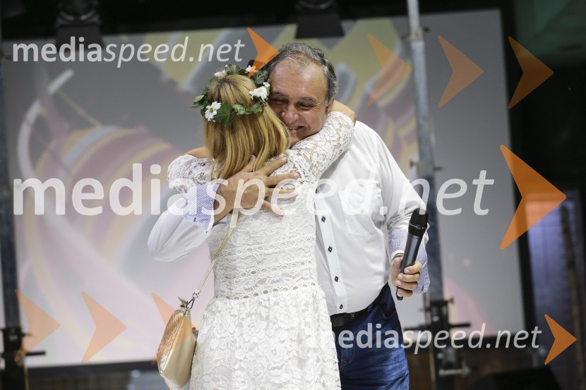  Barbra Jermann, urednica revije Suzy;  Bojan Budja, odgovorni urednik dnevnika Slovenske novice VIP druženje pod zvezdami  z revijo Suzy