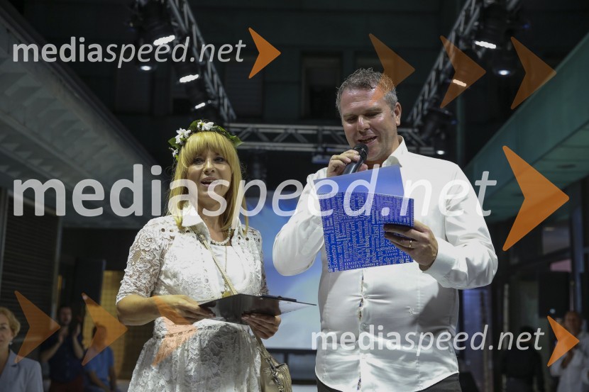  Barbra Jermann, urednica revije Suzy;  Miha Deželak, novinarVIP druženje pod zvezdami  z revijo Suzy