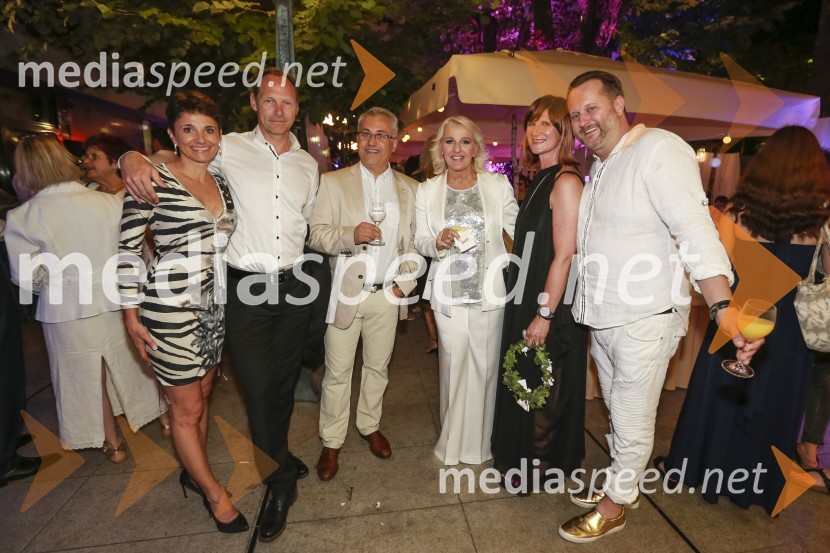  Andreja Potrebuješ;  Jože Potrebuješ, skupina Čuki;  Miki Šarac, glasbeni manager;  Alenka Godec, pevka;  Maja Štamol Droljc, modna oblikovalka;  Miki Vlahović,  član skupine VictoryVIP druženje pod zvezdami  z revijo Suzy