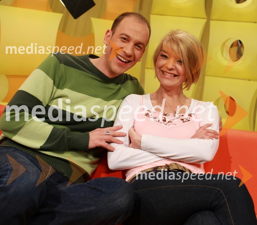 Matej Korošec in Eva Stavbar, voditelja oddaje Dobro jutroEva Stavbar in Matej Korošec, voditelja oddaje Dobro jutro na TV Slovenija