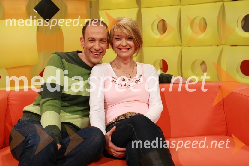 Matej Korošec in Eva Stavbar, voditelja oddaje Dobro jutroEva Stavbar in Matej Korošec, voditelja oddaje Dobro jutro na TV Slovenija