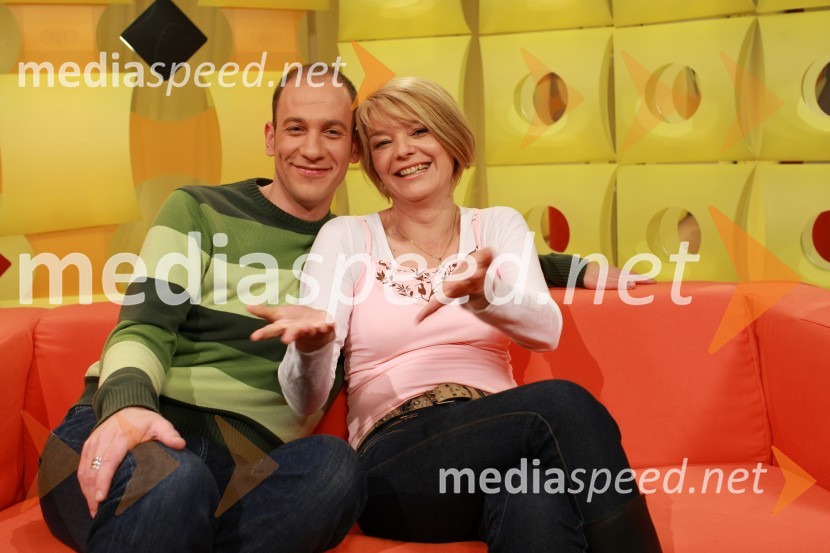 Matej Korošec in Eva Stavbar, voditelja oddaje Dobro jutroEva Stavbar in Matej Korošec, voditelja oddaje Dobro jutro na TV Slovenija
