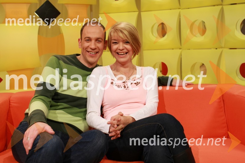 Matej Korošec in Eva Stavbar, voditelja oddaje Dobro jutroEva Stavbar in Matej Korošec, voditelja oddaje Dobro jutro na TV Slovenija