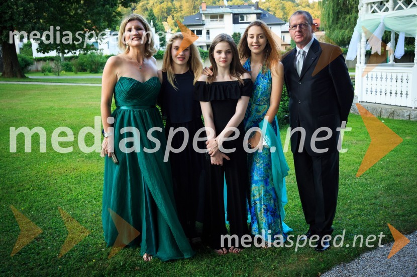  Aleksandra Brank;  ... ;  ... ;  ... ;  Bojan Brank, predsednik Lions kluba Ljubljana IliriaKresna noč 2017