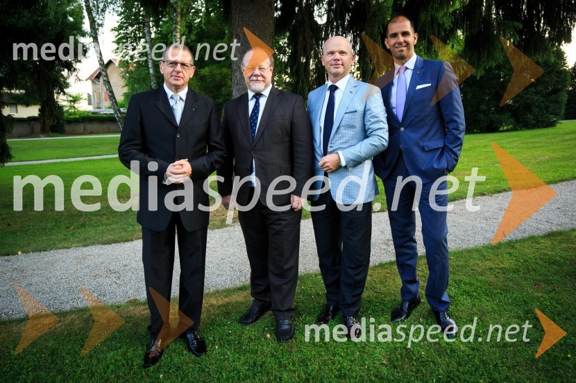  Bojan Brank, predsednik Lions kluba Ljubljana Iliria;  Sean O'Regan, veleposlanik Irske;  Gregor  Benčina, predsednik uprave Jelovica d.d., predsednik Lions kluba Ljubljana Iliria;  Marko  Mlakar, direktor in partner, Amrop Adria, predsednik organizacijskega odbora Kresna noč 2017Kresna noč 2017