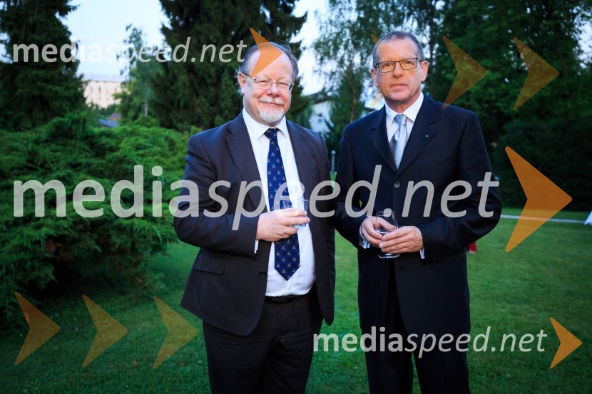  Sean O'Regan, veleposlanik Irske;  Bojan Brank, predsednik Lions kluba Ljubljana IliriaKresna noč 2017
