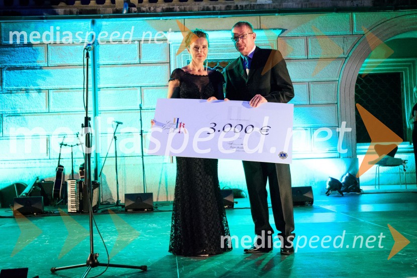  Spomenka Valušnik, društvo Vesele nogice;  Bojan Brank, predsednik Lions kluba Ljubljana IliriaKresna noč 2017