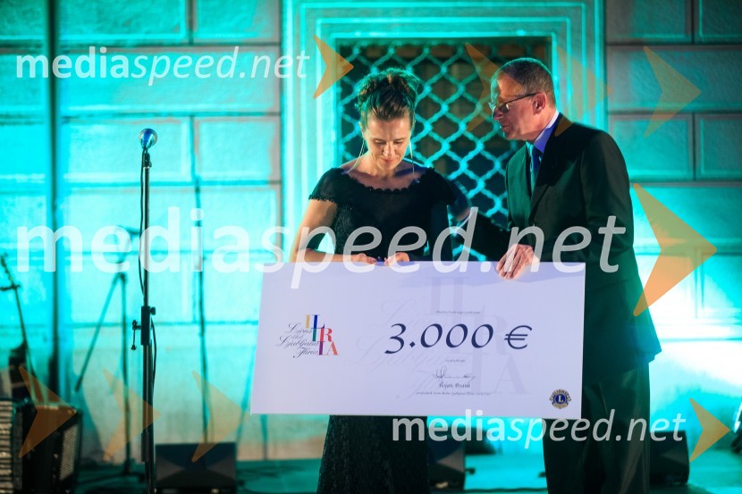  Spomenka Valušnik, društvo Vesele nogice;  Bojan Brank, predsednik Lions kluba Ljubljana IliriaKresna noč 2017