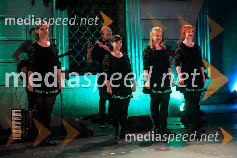 Plesalke šole Irskega plesa ter band NoreiaKresna noč 2017