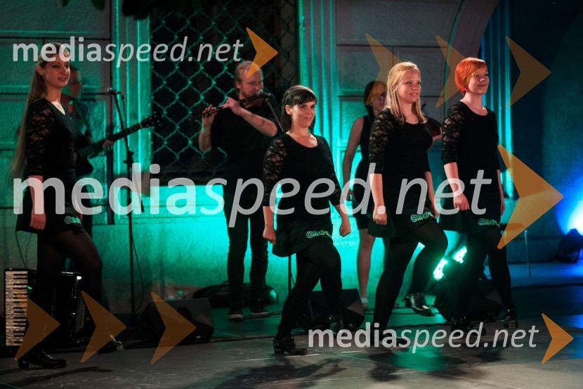 Plesalke šole Irskega plesa ter band NoreiaKresna noč 2017