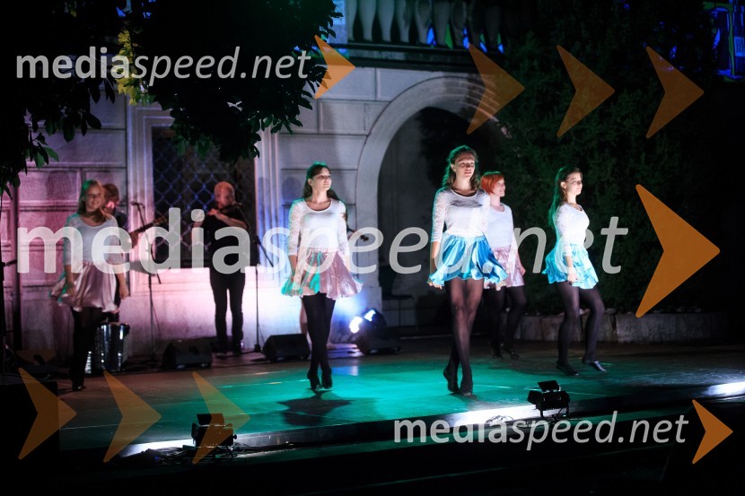 Plesalke šole Irskega plesa v LjubljaniKresna noč 2017