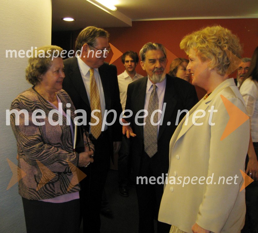 Veronika Zlobec, žena Cirila Zlobca, ..., Ciril Zlobec, literat, in ...Premiera drame Lahka konjenica v MGL