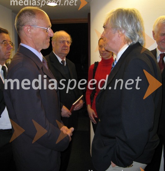 Miro Cerar, nekdanji gimnastičar in predsednik Olimpijske akademije ter ambasador za fair play,  Zlatko Šugman, igralec in Tone Kuntner, igralecPremiera drame Lahka konjenica v MGL