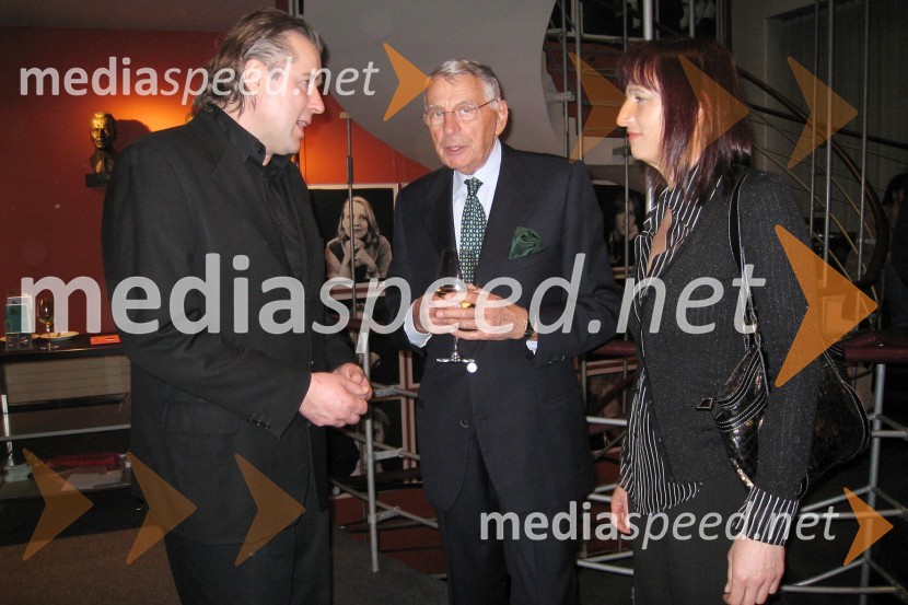 Jožef Ropoša, igralec, Demeter Bitenc in spremljevalko MajdoPremiera drame Lahka konjenica v MGL