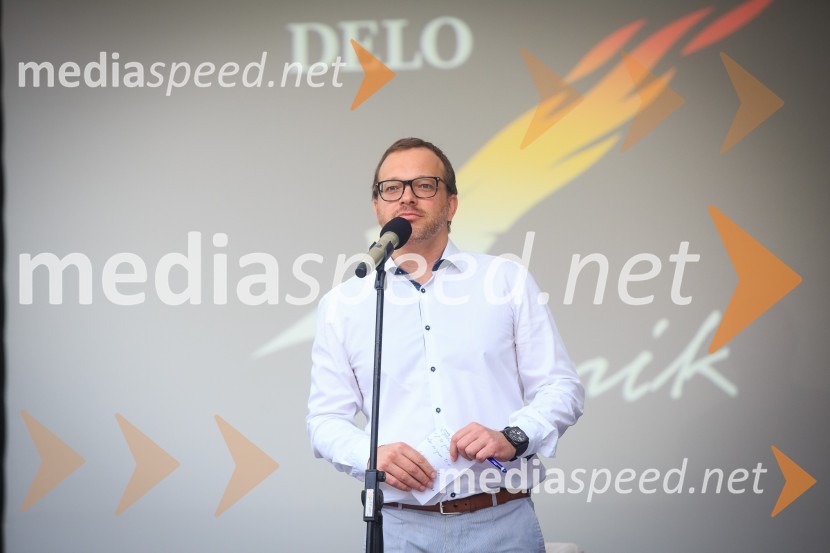  Gregor Knafelc, v. d. odgovornega urednika, DeloDobitnik Delove nagrade kresnik 2017 je Goran Vojnović