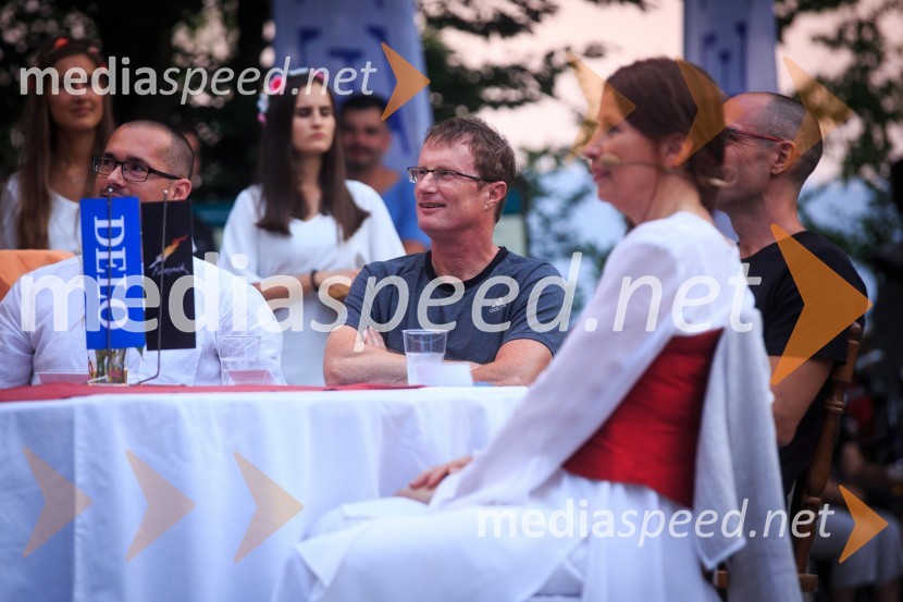  Tadej  Golob, pisatelj;  Ljoba  Jenče, glasbenicaDobitnik Delove nagrade kresnik 2017 je Goran Vojnović