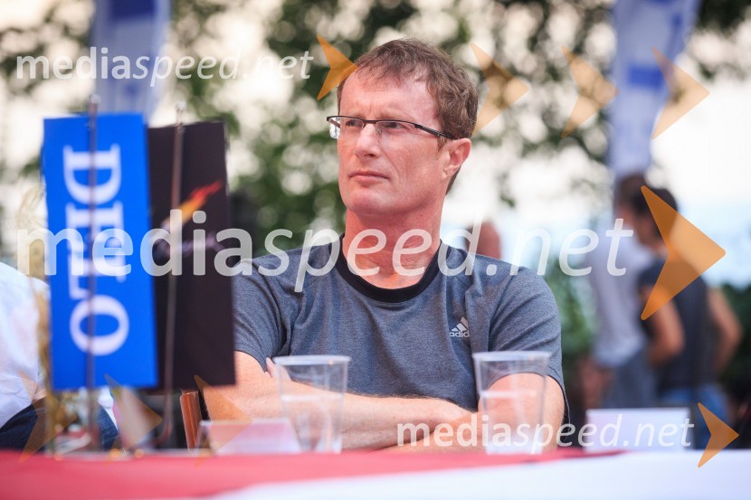  Tadej  Golob, pisateljDobitnik Delove nagrade kresnik 2017 je Goran Vojnović
