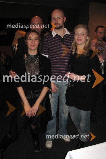 Dario Varga, igralec, ..., Mojca Funkl, igralka in Jana Zupančič, igralkaPremiera drame Lahka konjenica v MGL