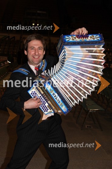 Robert Goter, svetovni prvak v igranju na frajtonericoParada humorja 2008