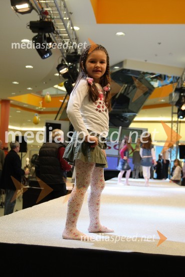 Mlada manekenkaModna revija Simply the best v Europarku