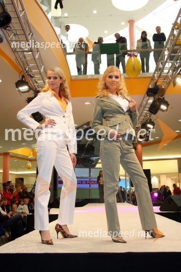 Nina Kohne, manekenka in Miss Alpe Adria 2007 in Vesna Vitrih, manekenka, slikarka in Miss interneta 2003Modna revija Simply the best v Europarku