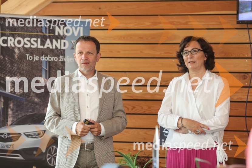  Borut Gazvoda, direktor, Opel Slovenija;  Milica Kopanja Šircelj, vodja odnosov z javnostmi, Opel SlovenijaOpel Crossland X, slovenska predstavitev