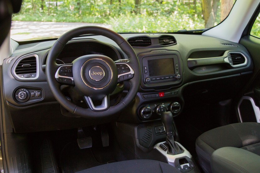 Jeep Renegade 1.6 Multijet 16v TCT Limited, voznikovo delovno okoljeJeep Renegade 1.6 Multijet 16v TCT Limited, mediaspeed test