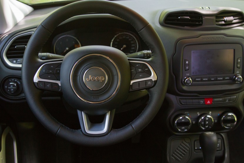 Jeep Renegade 1.6 Multijet 16v TCT Limited, primerno zadebeljen volanski obročJeep Renegade 1.6 Multijet 16v TCT Limited, mediaspeed test
