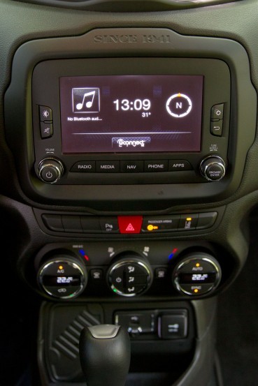 Jeep Renegade 1.6 Multijet 16v TCT Limited, 6,5 palčni barvni TFT zaslon&nbsp;Jeep Renegade 1.6 Multijet 16v TCT Limited, mediaspeed test