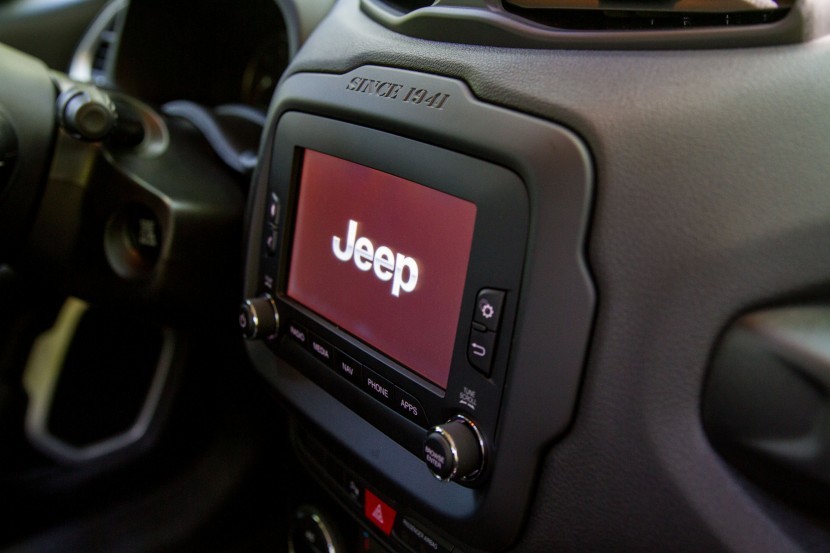 Jeep Renegade 1.6 Multijet 16v TCT Limited, pozdravni logotipJeep Renegade 1.6 Multijet 16v TCT Limited, mediaspeed test