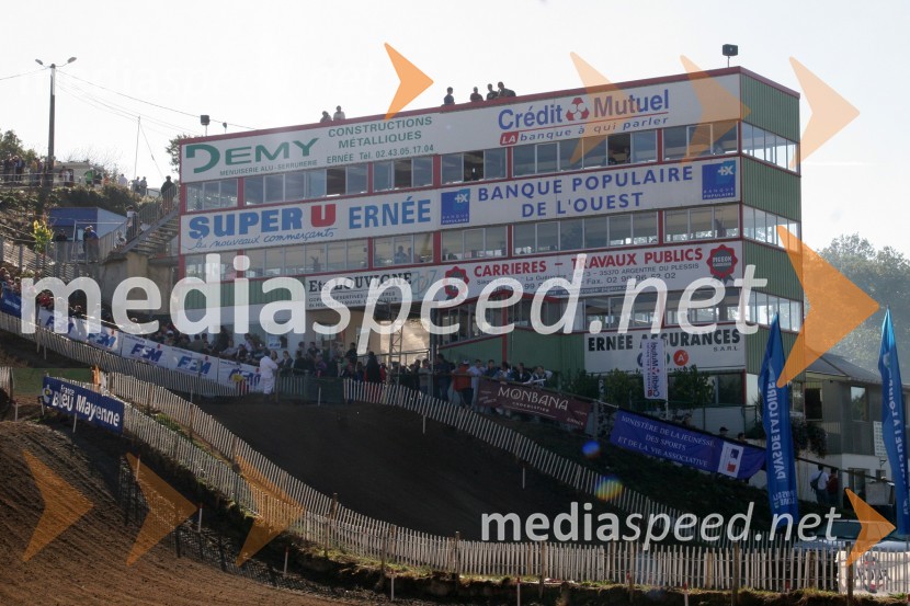 Tribuna za delegate, komisijo in gosteMOTOKROS, Pokal narodov 2005 - kvalifikacije, Ernee, Francija