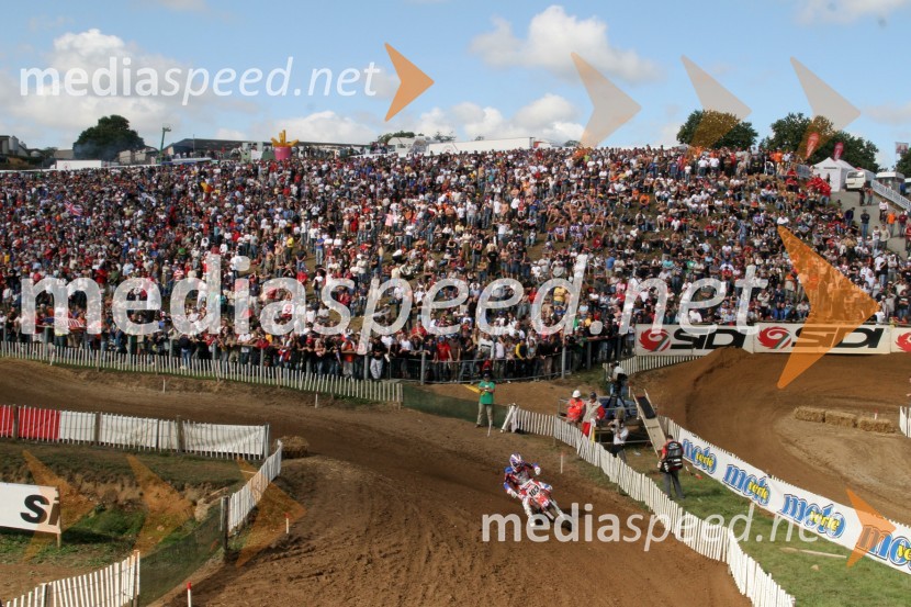 Že na kvalifikacijah se je zbralo ogromno gledalcevMOTOKROS, Pokal narodov 2005 - kvalifikacije, Ernee, Francija