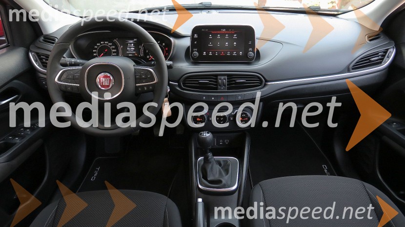 Fiat Tipo 1.4 T-Jet 16v Lounge, notranjostFiat Tipo 1.4 T-Jet 16v Lounge, mediaspeed test