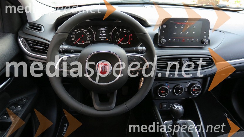 Fiat Tipo 1.4 T-Jet 16v Lounge, voznikovo delovno okoljeFiat Tipo 1.4 T-Jet 16v Lounge, mediaspeed test