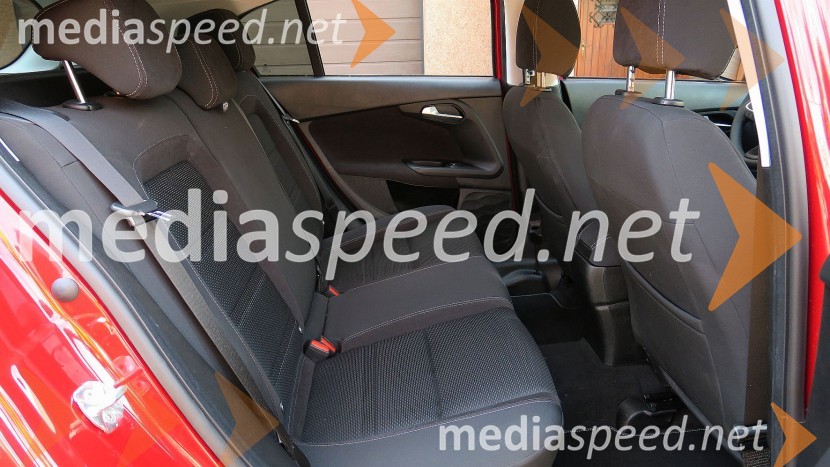 Fiat Tipo 1.4 T-Jet 16v Lounge, prostorna zadnja klopFiat Tipo 1.4 T-Jet 16v Lounge, mediaspeed test