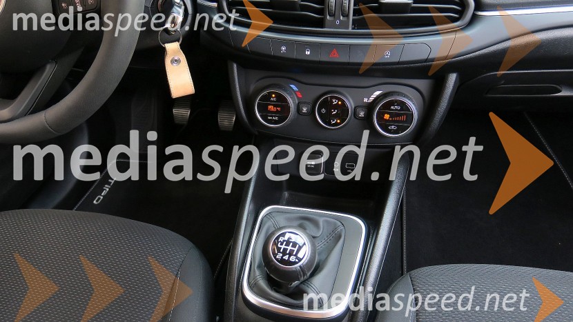 Fiat Tipo 1.4 T-Jet 16v Lounge, enostavno in funkcionalnoFiat Tipo 1.4 T-Jet 16v Lounge, mediaspeed test