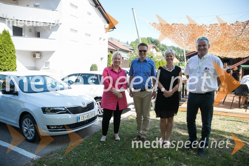  Sabrina Pečelin, vodja odnosov z javnostmi pri Porsche Slovenija d.o.o.;  ... ;  ... ;  ... Škoda Rapid, slovenska predstavitev