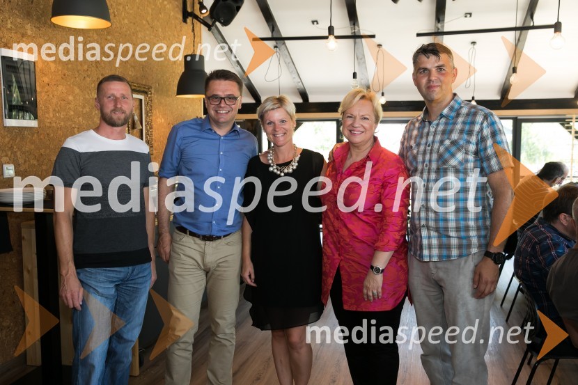  ... ;  ... ;  ... ;  Sabrina Pečelin, vodja odnosov z javnostmi pri Porsche Slovenija d.o.o.;  ... Škoda Rapid, slovenska predstavitev