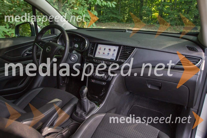 Opel Mokka X 1.4 Turbo Innovation, kokpit je povzet iz AstreOpel Mokka X 1.4 Turbo Innovation, mediaspeed test