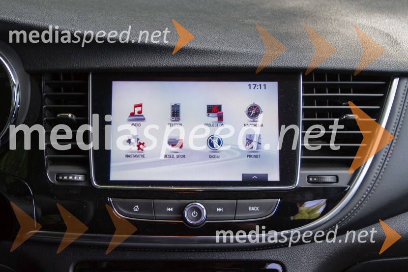 Opel Mokka X 1.4 Turbo Innovation, 8-palčni barvni zaslon&nbsp;Opel Mokka X 1.4 Turbo Innovation, mediaspeed test