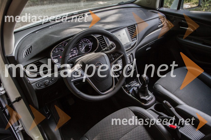 Opel Mokka X 1.4 Turbo Innovation, notranjostOpel Mokka X 1.4 Turbo Innovation, mediaspeed test