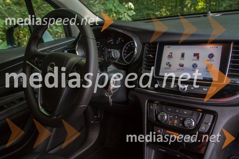 Opel Mokka X 1.4 Turbo Innovation, kokpitOpel Mokka X 1.4 Turbo Innovation, mediaspeed test