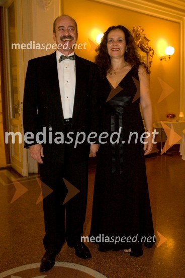 Dr. Ivan Eržen, direktor Zavoda za zdravstveno varstvo Celje s soprogo dr. Jano Govc Eržen, predsednico organizacijskega odbora Zdravniškega društva CeljeTradicionalni Valčkov ples 2008 v Narodnem domu Celje