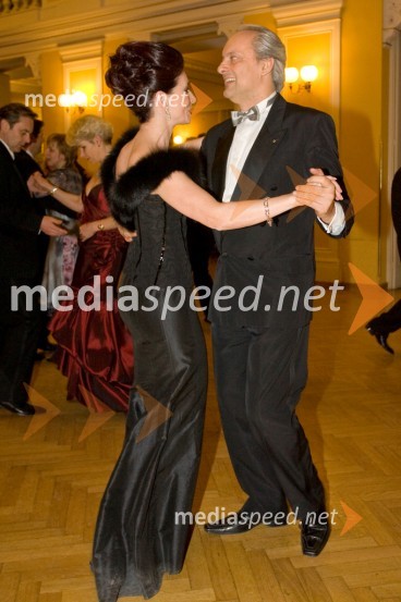 Barbara Pangeršič, mag. farm., vodja lekarne Vojnik z možem Mitjem Pangeršičem, arhitektomTradicionalni Valčkov ples 2008 v Narodnem domu Celje