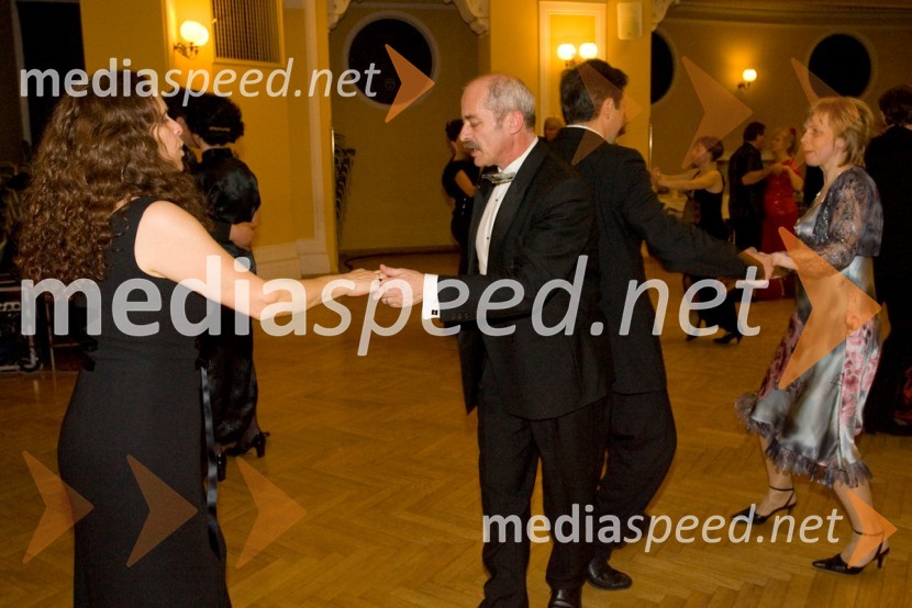 Dr. Jana Govc Eržen, predsednica organizacijskega odbora Zdravniškega društva Celje in dr. Ivan Eržen, direktor Zavoda za zdravstveno varstvo CeljeTradicionalni Valčkov ples 2008 v Narodnem domu Celje