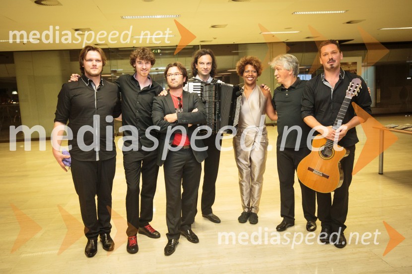  Jošt Lampret, glasbenik;  Dejan Gregorič, violinist;  Jan Sever, pianist;  Marko Hatlak, glasbenik;  ... ;  Iztok Mlakar, igralec;  Andrej Pekarovič, kitaristMarko Hatlak,  FUNtango in Iztok Mlakar, koncert